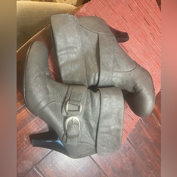 Style & Co women’s booties gray size 7 1/2 silver tone hardware pull on - Picture 2 of 6